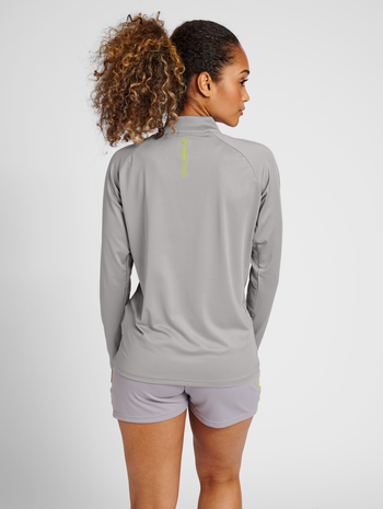 hmlGG12 TRAINING 1/2 ZIP SWEAT WOMAN, ALLOY, model
