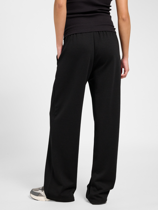 hmlYOGA SOFT W SWEATPANTS, BLACK, model