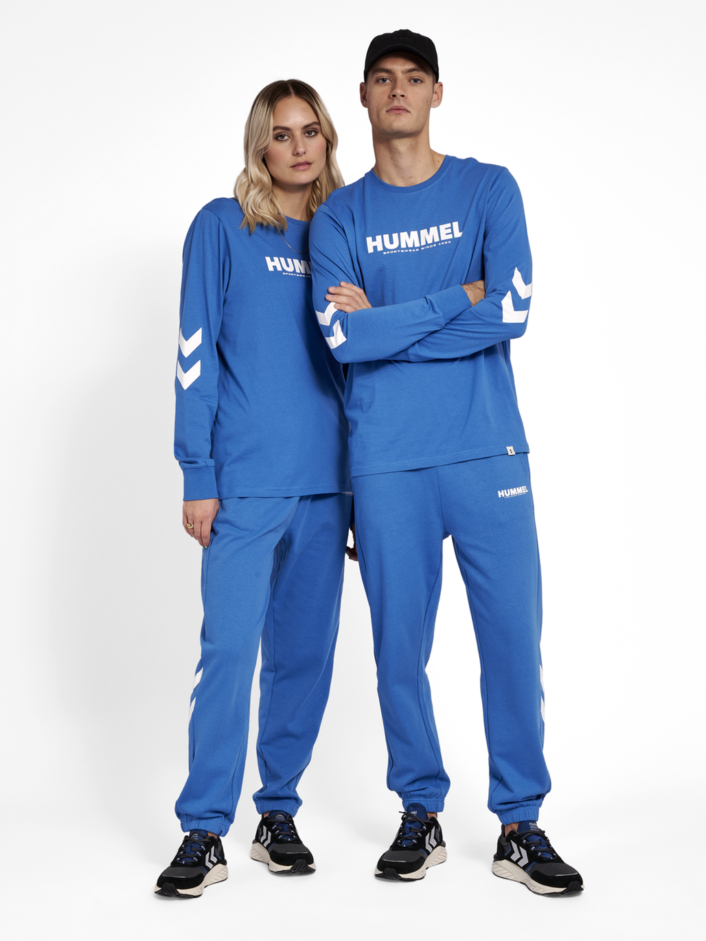 hmlLEGACY T-SHIRT L/S, 7042, model