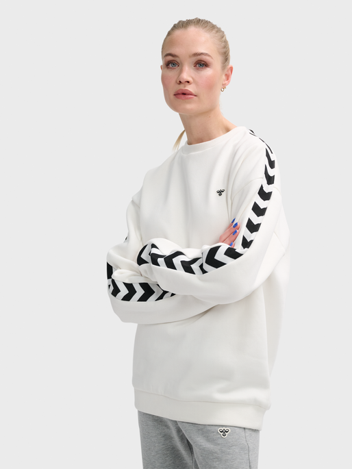 hmlARCHIVE LOOSE FIT SWEATSHIRT, BLANC DE BLANC, model