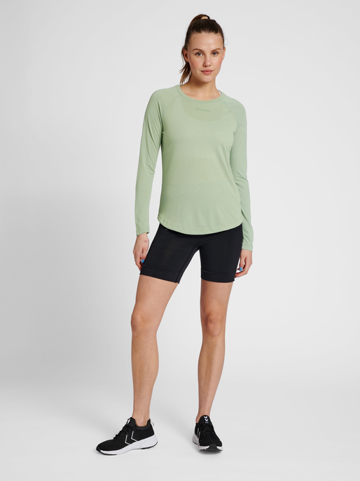 hmlMT VANJA T-SHIRT L/S, LILY PAD, model