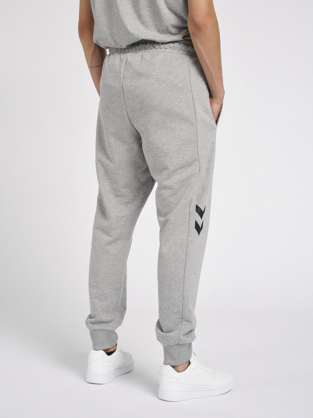 hmlLGC GRAHAM REGULAR PANTS, GREY MELANGE, model