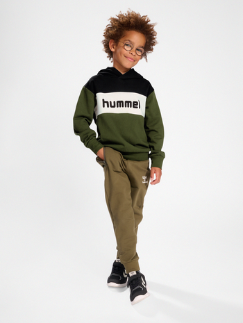 hmlMORTEN HOODIE, OLIVE NIGHT, model