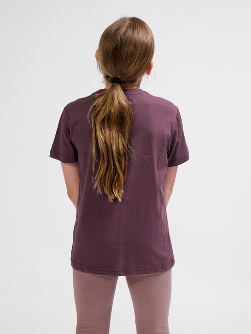 hmlTRES T-SHIRT S/S, HUCKLEBERRY, model