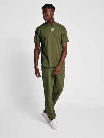 hmlLP10 LOOSE SWEATPANTS, IVY GREEN, model