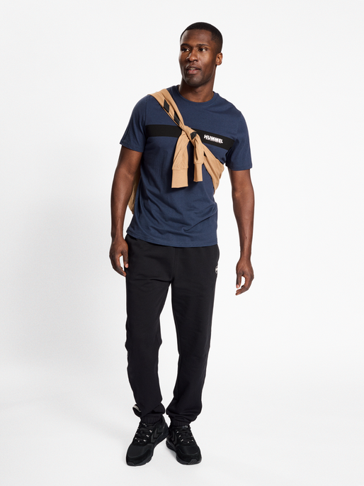 hmlLEGACY SEAN T-SHIRT, 7429, model