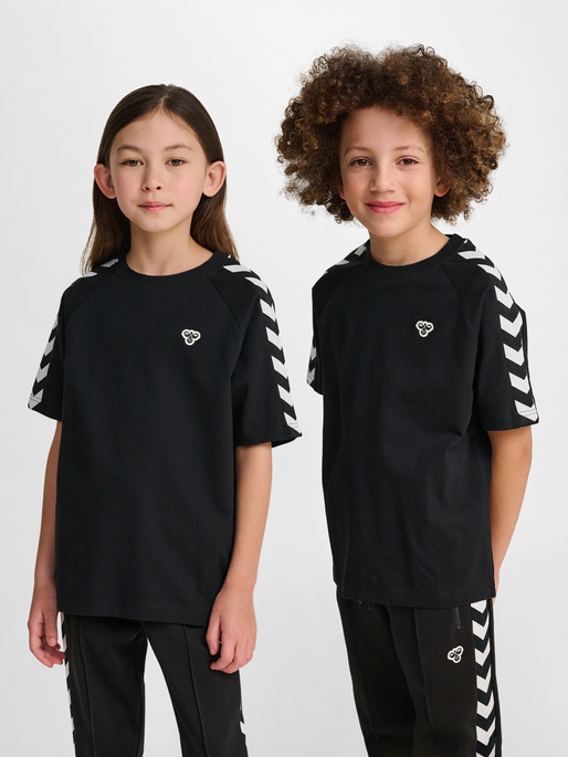 hmlJR ARCHIVE LOOSE T-SHIRT S/S, BLACK, model