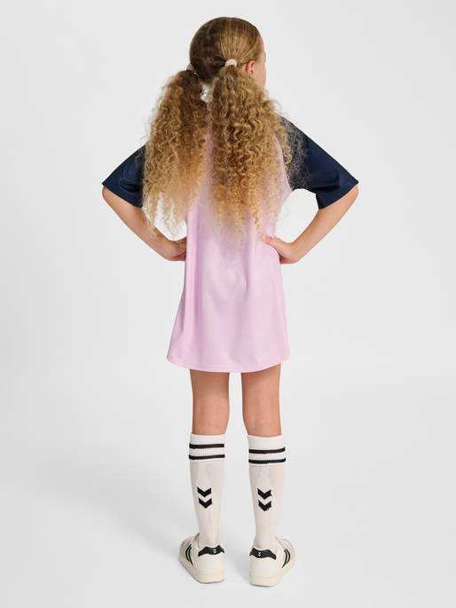 hmlJR LOOSE TIGER SOCCER DRESS S/S, ROSEATE SPOONBILL, model