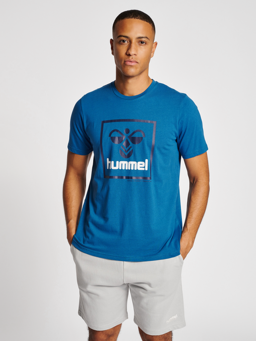 hmlISAM 2.0 T-SHIRT, DARK BLUE, model