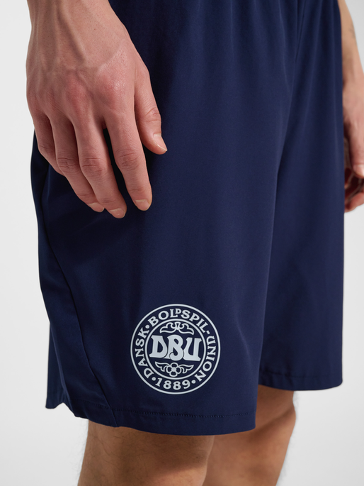 DBU 26 PRO TR WOVEN SHORTS, PEACOAT, model