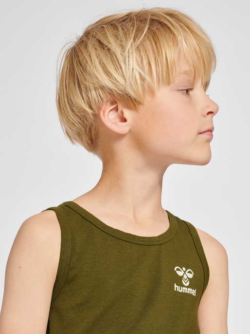 hmlNOLAN TANK TOP 2-PACK, DARK OLIVE, model