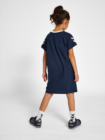hmlMILLE T-SHIRT DRESS S/S, BLACK IRIS, model
