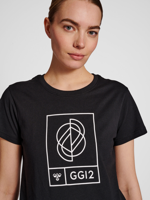 hmlGG12 T-SHIRT S/S WOMAN, BLACK, model