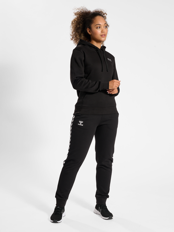 hmlCOURT COTTON HOODIE WOMAN, BLACK, model