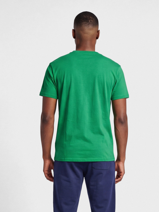 hmlGO 2.0 T-SHIRT S/S, JELLY BEAN, model