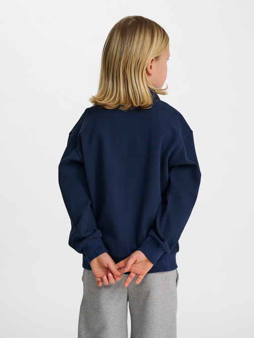 hmlJR LOOSE PIQUE POLO SWEATSHIRT, DRESS BLUES, model