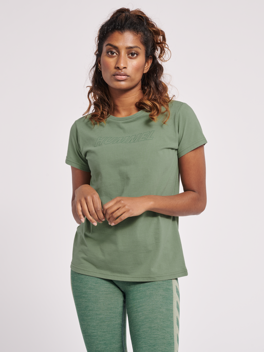 hmlTE CALI COTTON T-SHIRT, LILY PAD, model