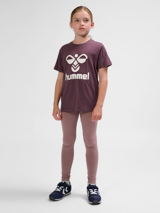 hmlTRES T-SHIRT S/S, HUCKLEBERRY, model