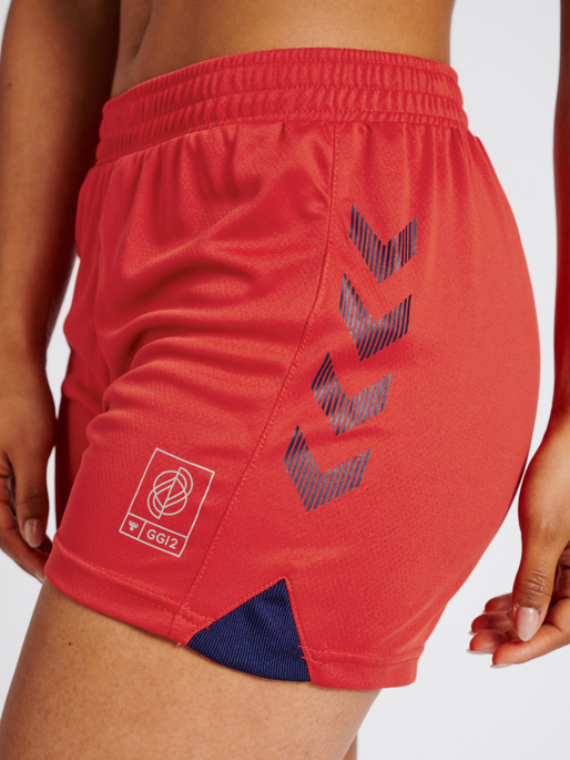 hmlGG12 ACTION SHORTS WOMAN, 3121, model