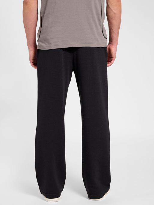 hmlPULSE WIDE SWEAT PANTS, BLACK, model