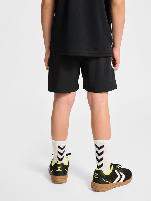 hmlJR PULSE WORKOUT SHORTS, BLACK, model