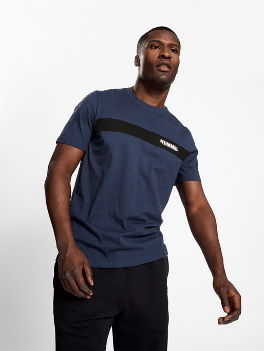 hmlLEGACY SEAN T-SHIRT, 7429, model