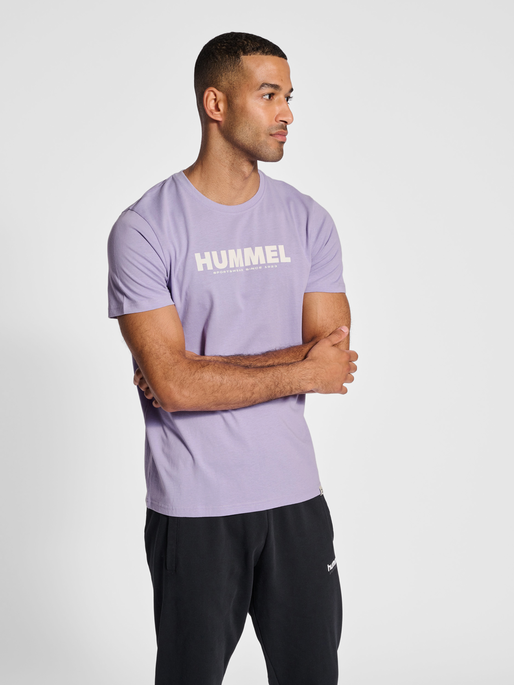 hmlLEGACY T-SHIRT, HEIRLOOM LILAC, model