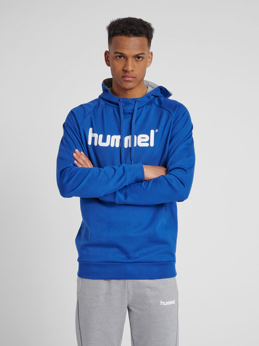 HUMMEL GO COTTON LOGO HOODIE, TRUE BLUE, model
