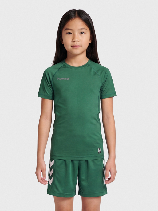 HUMMEL FIRST PERFORMANCE KIDS JERSEY S/S, EVERGREEN, model
