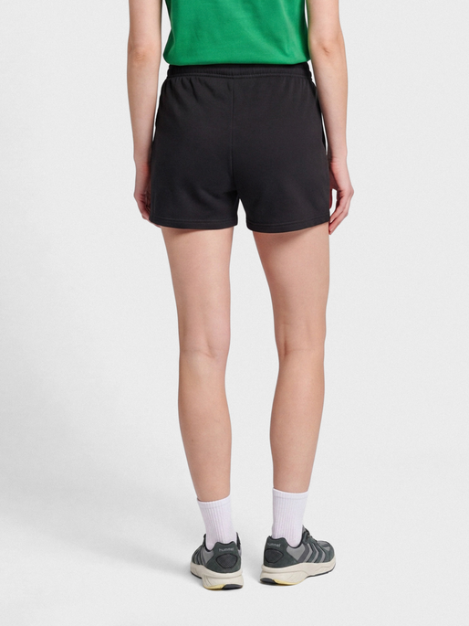 hmlRED BASIC SWEAT SHORTS WOMAN, BLACK, model