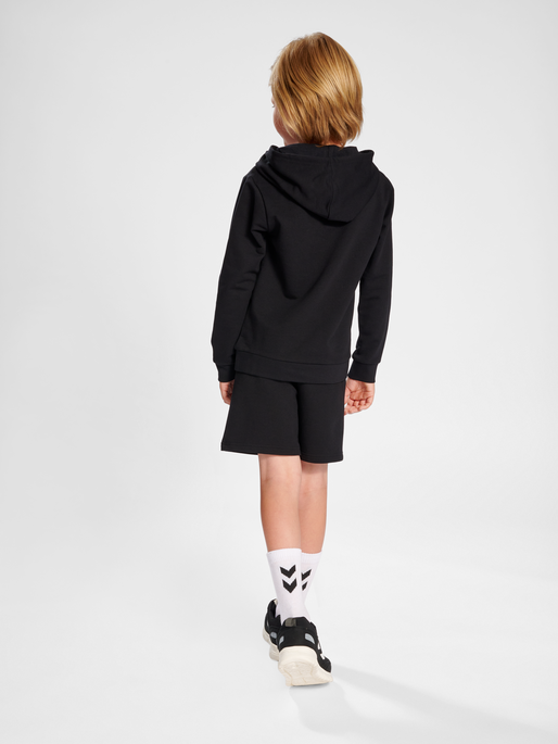 hmlGAIL HOODIE, 2001, model
