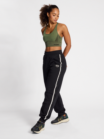 hmlLGC MAI LOOSE PANTS, BLACK, model