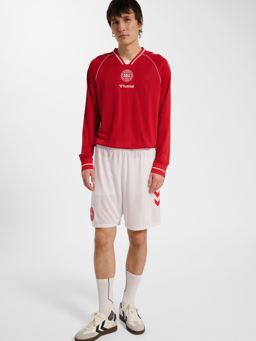 DBU 26 HOME SHORTS, WHITE, model