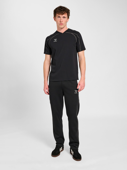 hmlMOVE 2.0 PANTS, BLACK, model