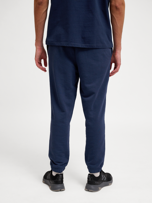hmlPULSE SWEAT PANTS, DRESS BLUES, model