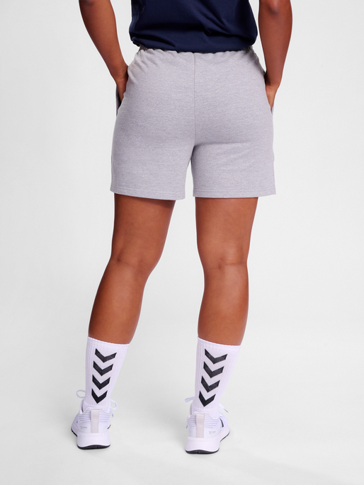 hmlGO 2.0 SWEATSHORTS WOMAN, GREY MELANGE, model