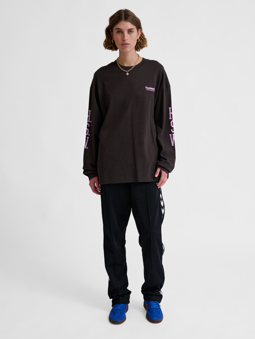 hmlLOOSE T-SHIRT L/S SW STADIUM, AFTER DARK, model