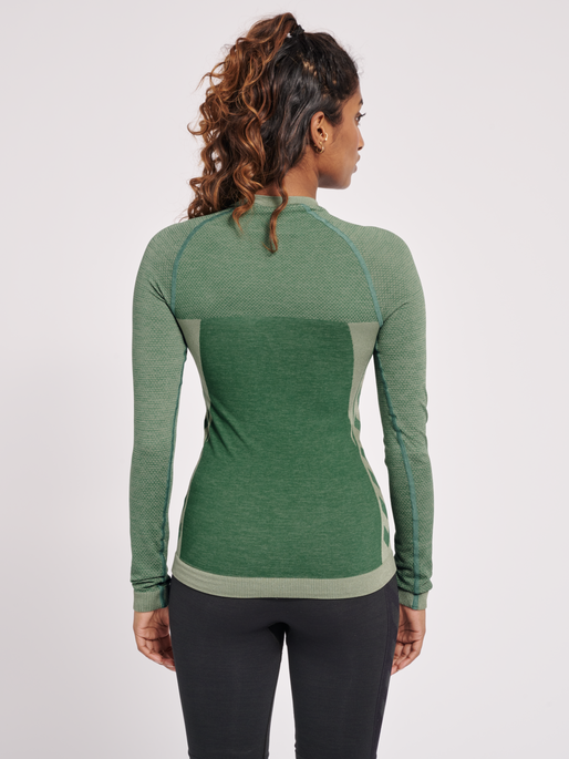 hmlCLEA SEAMLESS TIGHT T-SHIRT L/S, LAUREL WREATH/LILY PAD MELANGE, model