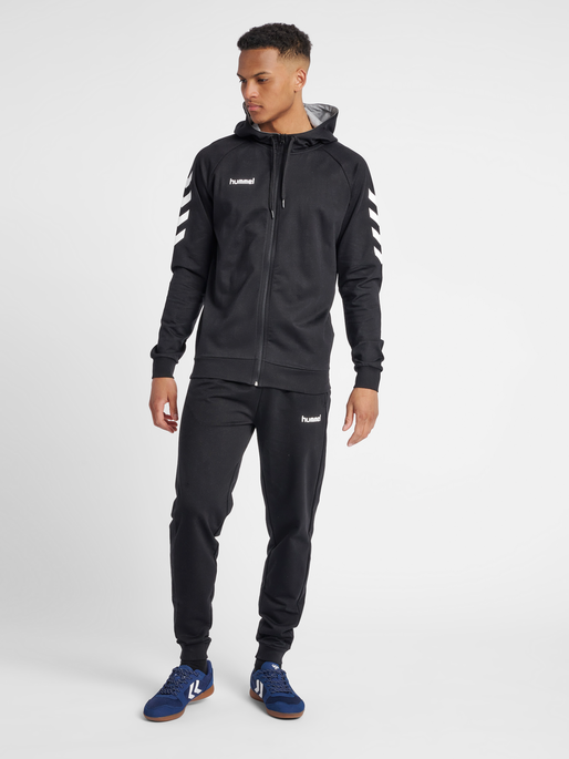HUMMEL GO COTTON ZIP HOODIE, BLACK, model