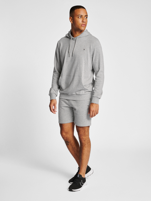 hmlIC FRED SWEATSHORTS, GREY MELANGE, model