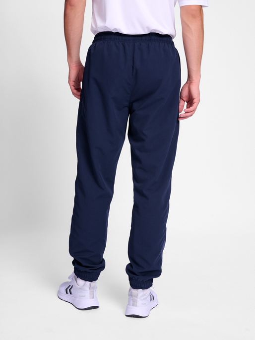 hmlTRAVEL WOVEN PANTS, MARINE, model