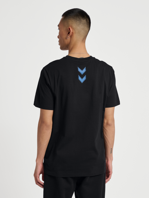 hmlHIVE AIDEN T-SHIRT, 2001, model