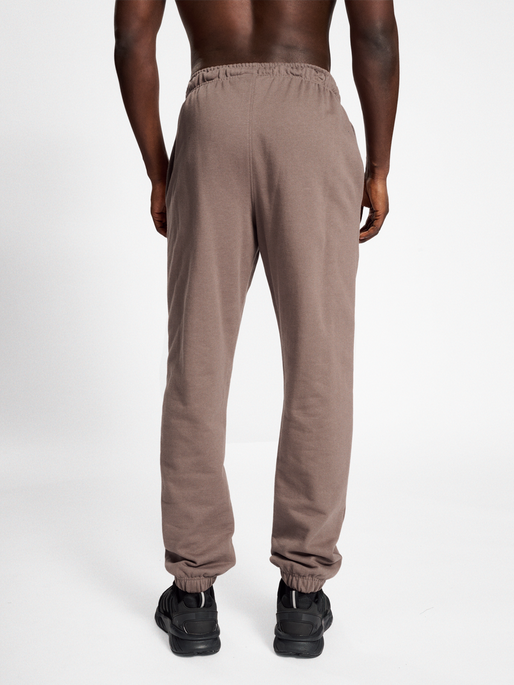 hmlLGC NATE SWEATPANTS, IRON, model