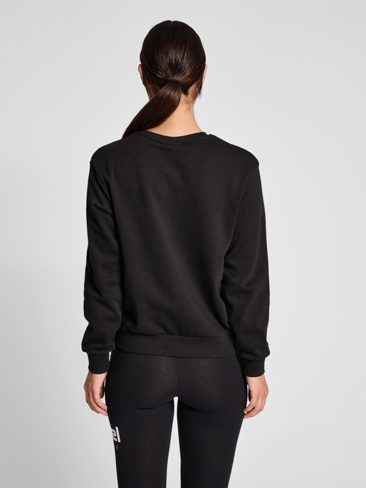 hmlTE ELEMENT SWEATSHIRT, BLACK, model