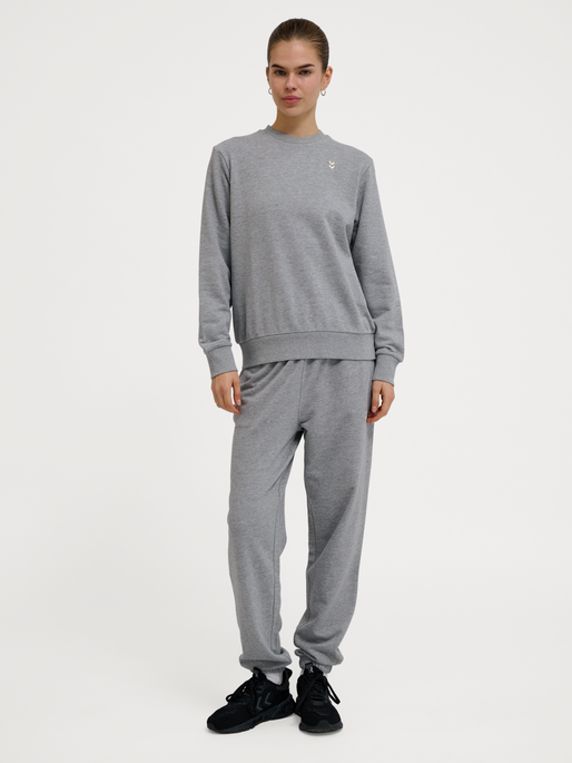 hmlPULSE W SWEAT CREWNECK, GREY MELANGE, model