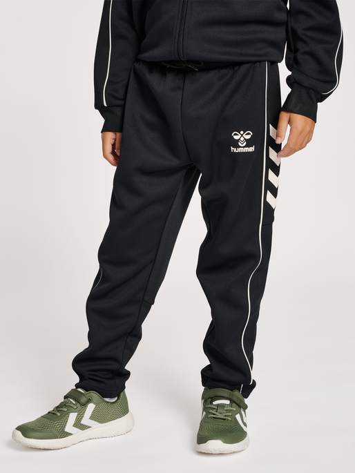 hmlTRACK TRACKSUIT, BLACK, model