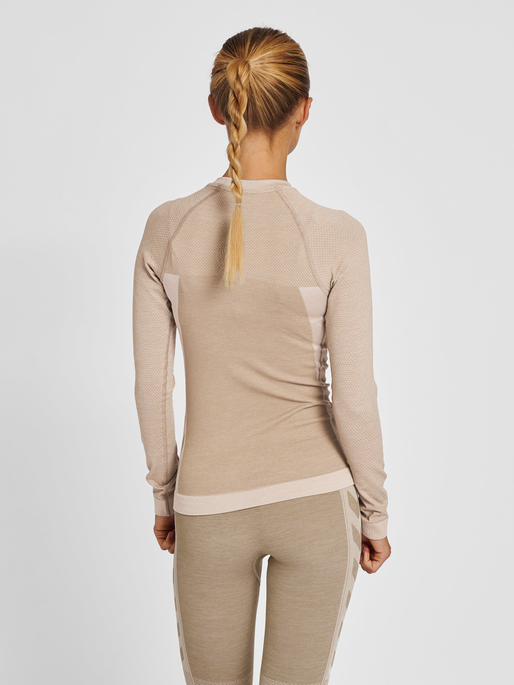 hmlCLEA SEAMLESS TIGHT T-SHIRT L/S, CHATEAU GRAY, model