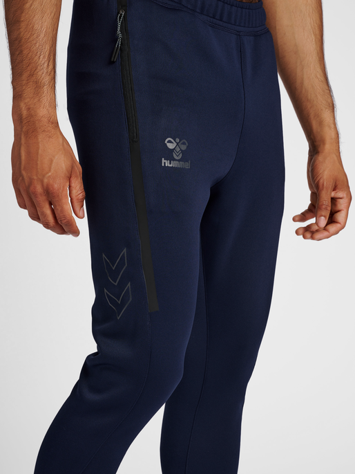 hmlCIMA XK PANTS, MARINE, model