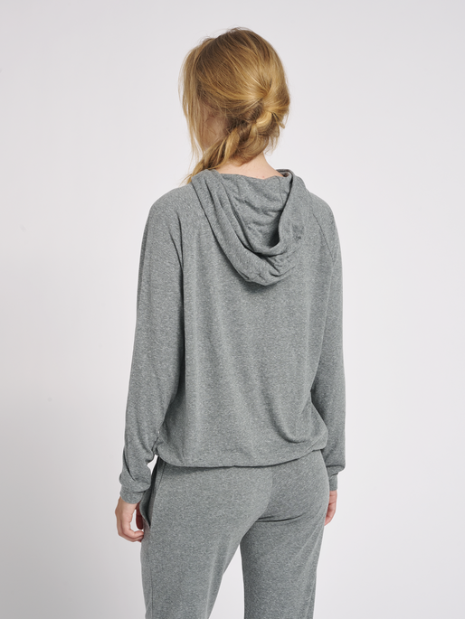 hmlZANDRA HOODIE, 6778, model