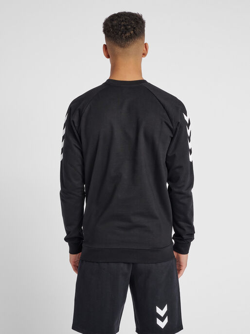 HMLGO COTTON SWEATSHIRT, BLACK, model